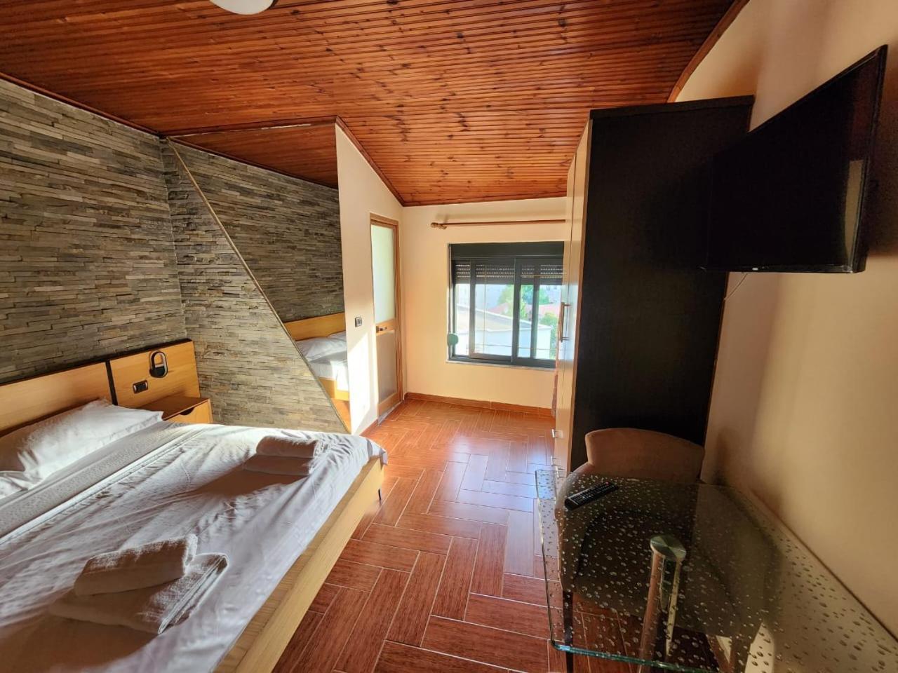 Hotel La Villa Тирана Экстерьер фото