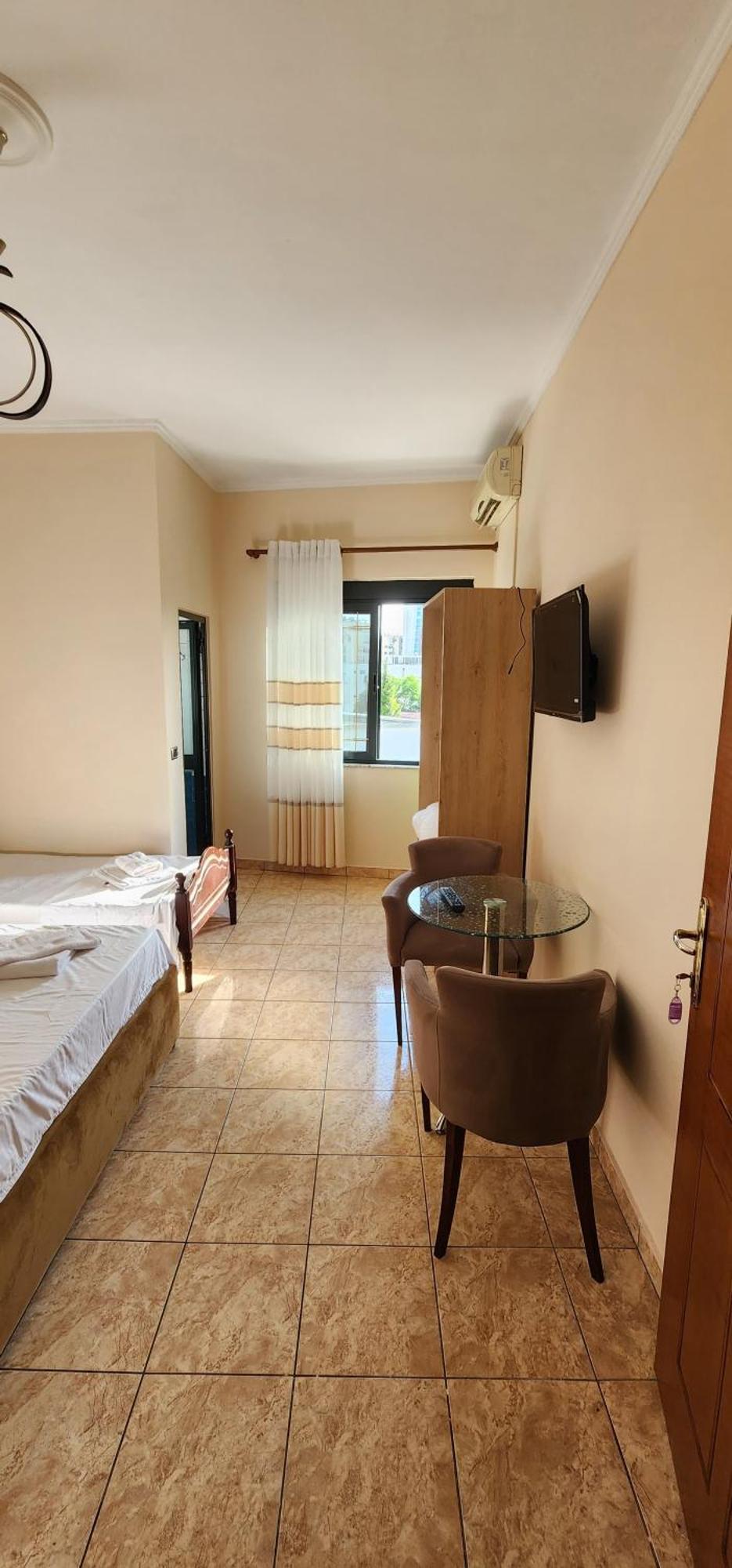Hotel La Villa Тирана Экстерьер фото