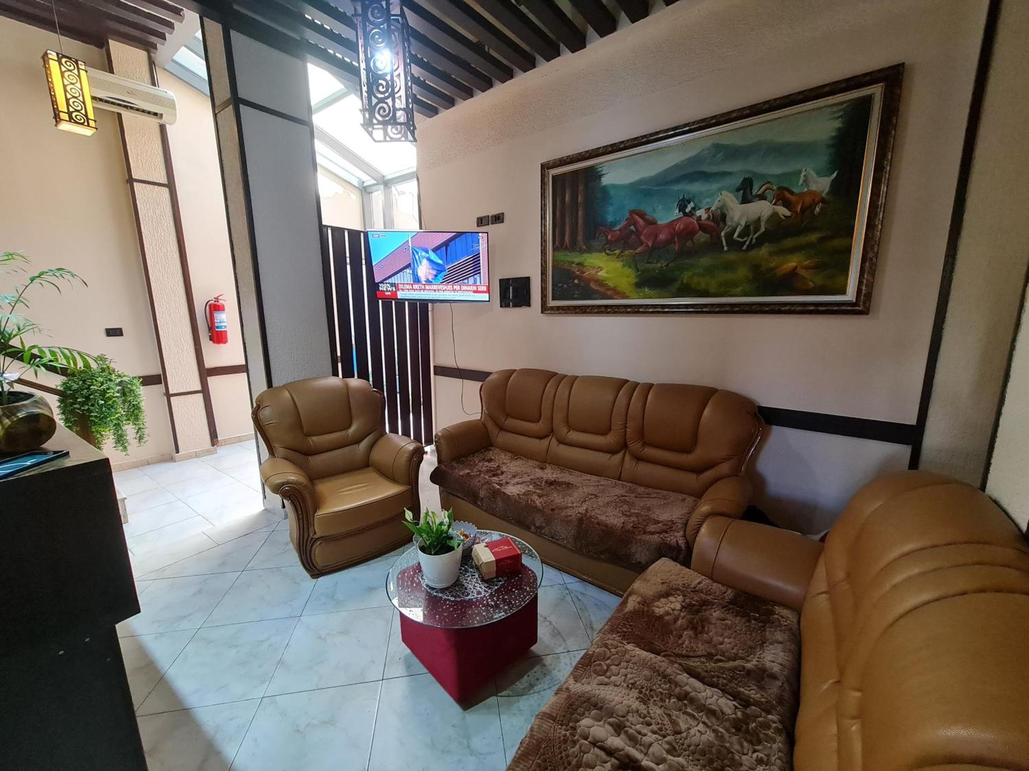Hotel La Villa Тирана Экстерьер фото