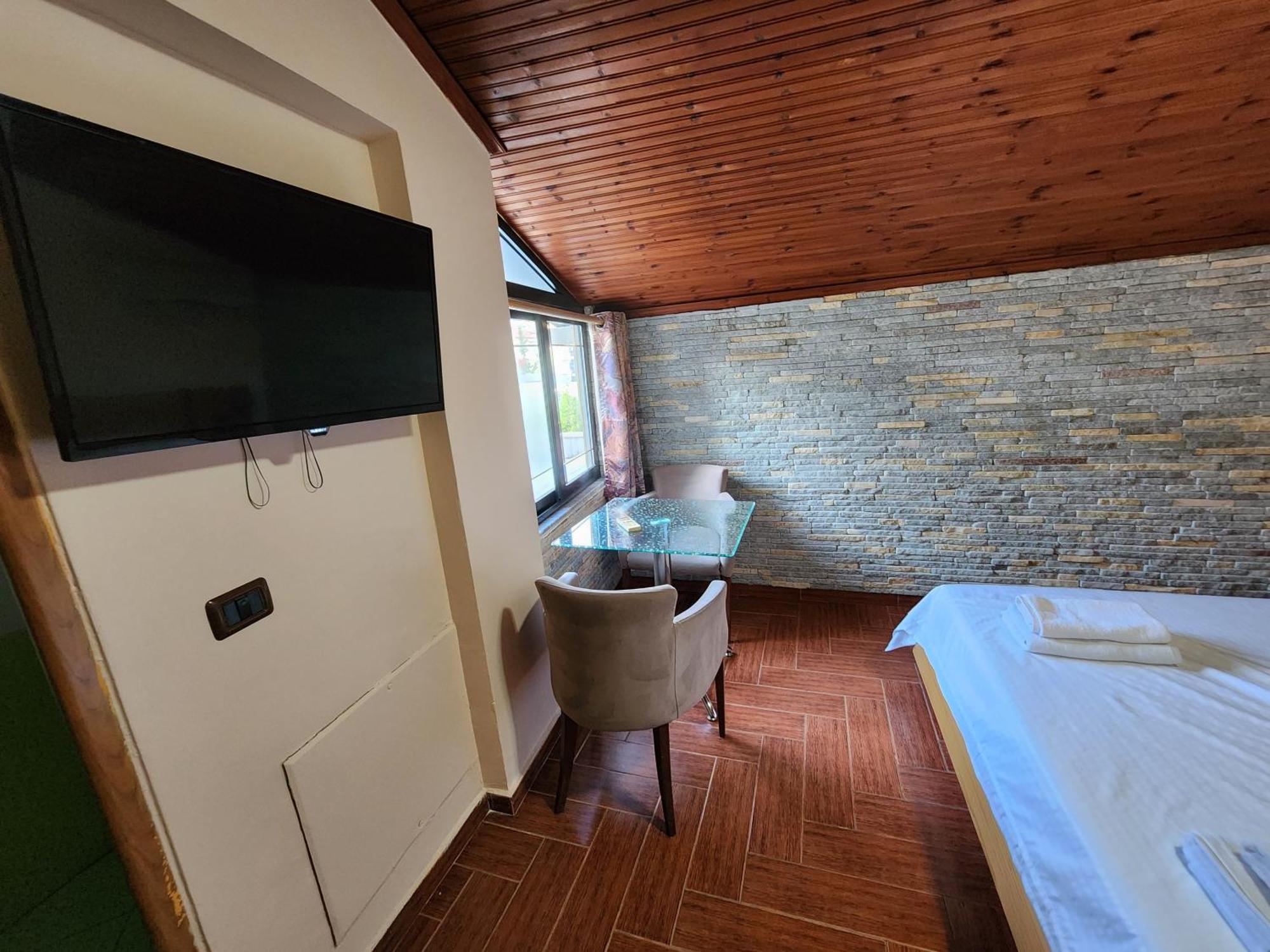 Hotel La Villa Тирана Экстерьер фото