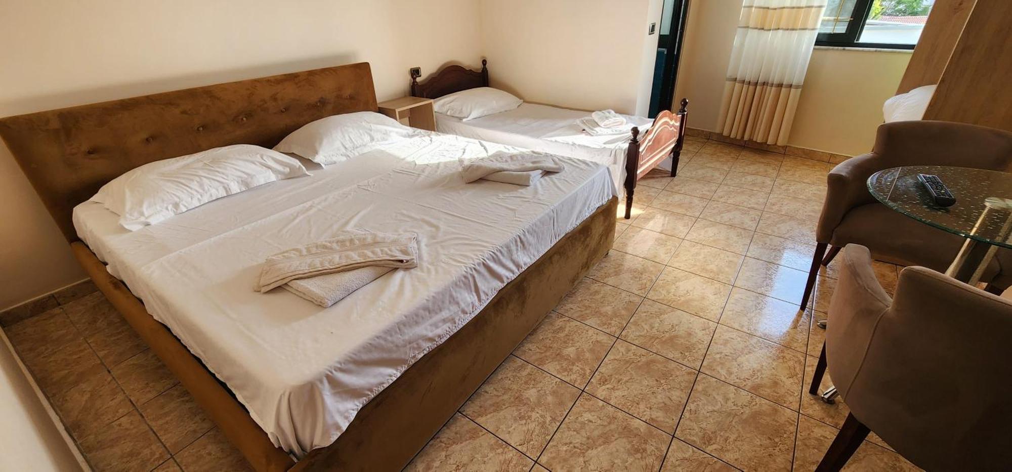 Hotel La Villa Тирана Экстерьер фото