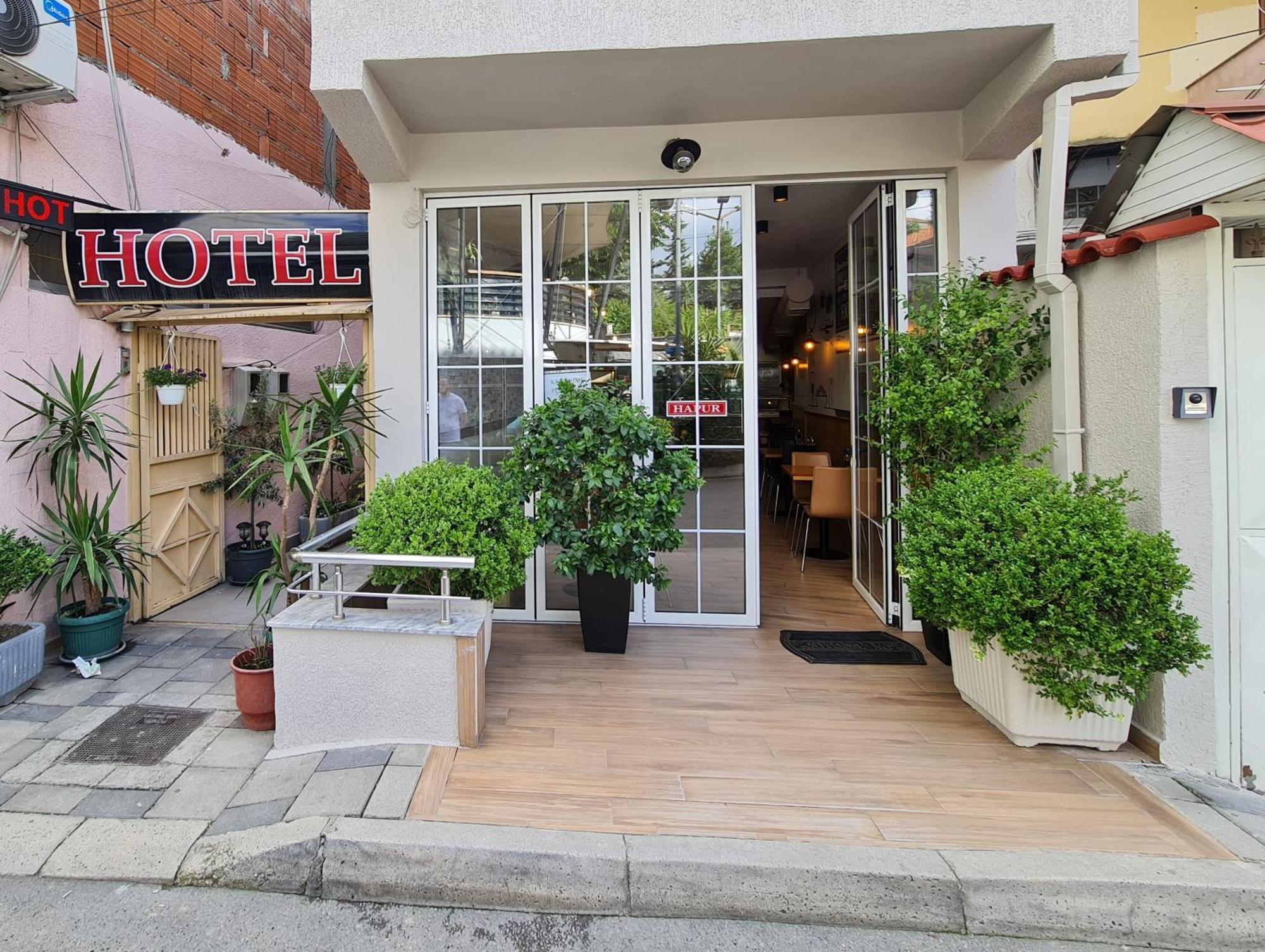 Hotel La Villa Тирана Экстерьер фото