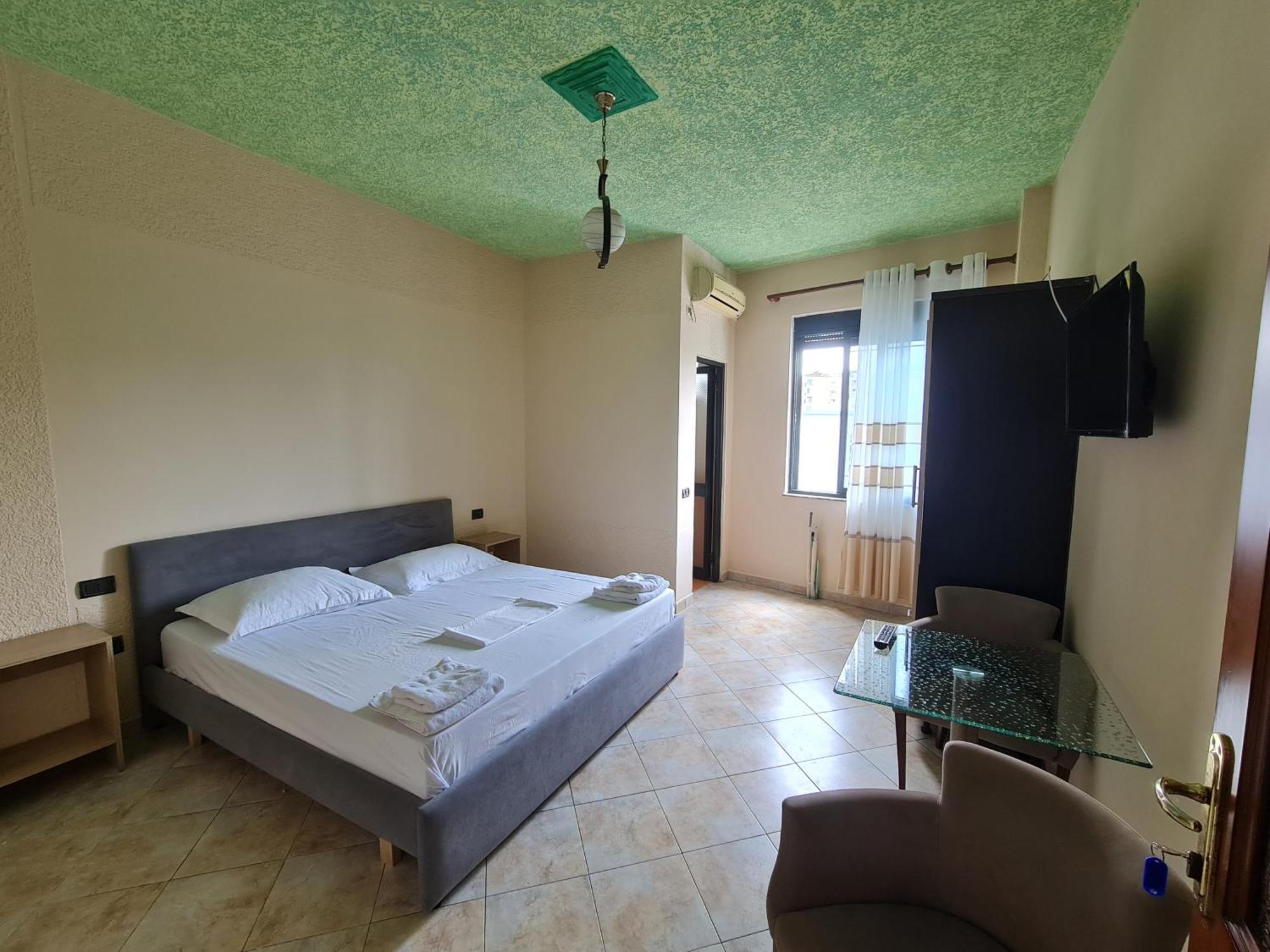 Hotel La Villa Тирана Экстерьер фото