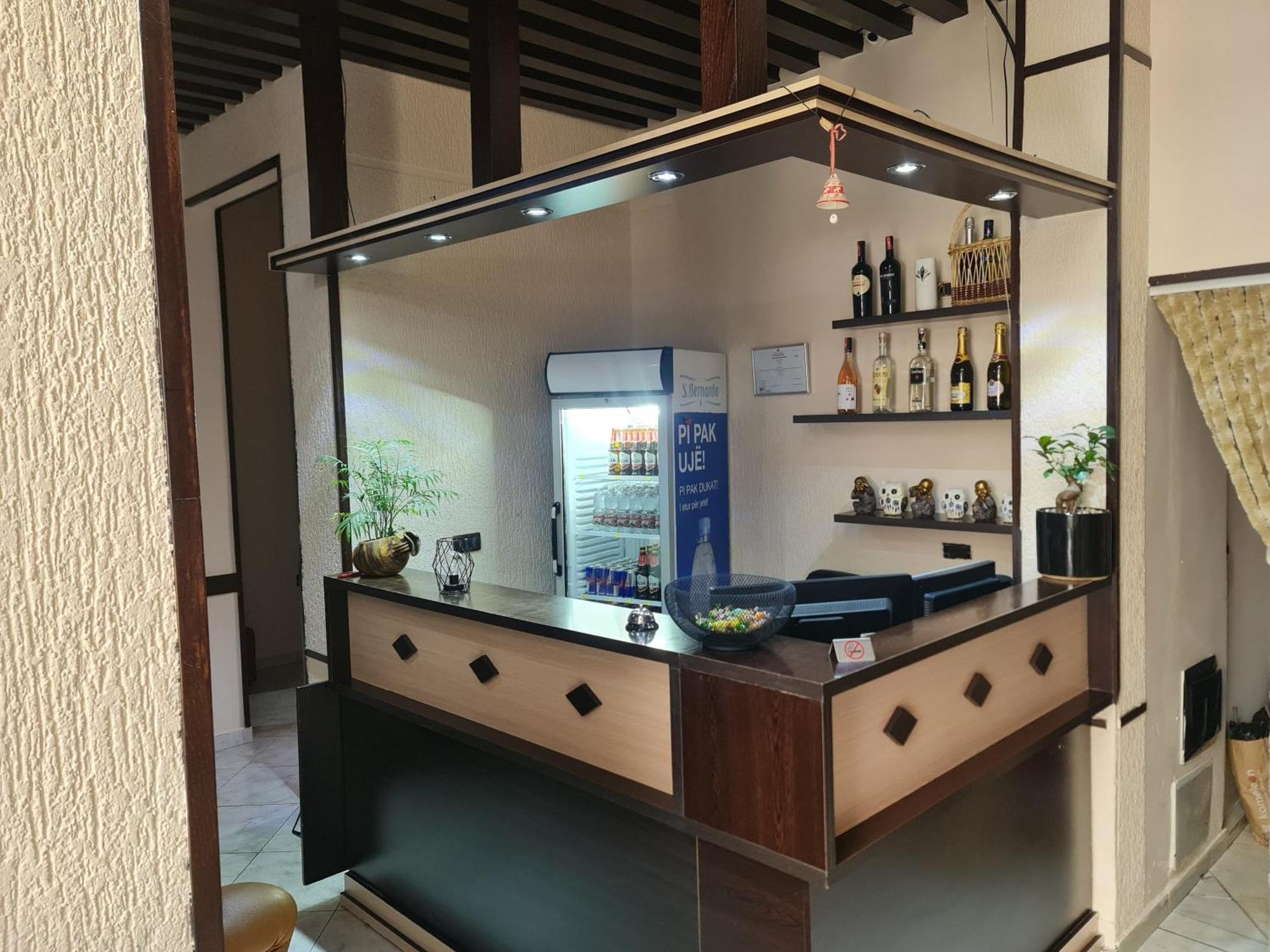 Hotel La Villa Тирана Экстерьер фото