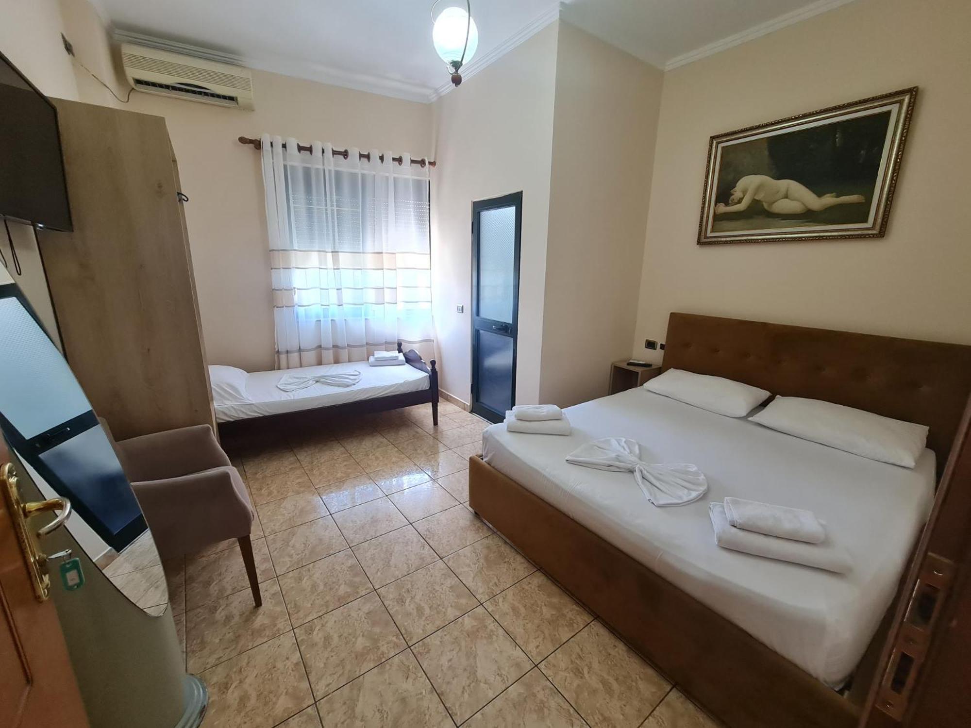 Hotel La Villa Тирана Экстерьер фото
