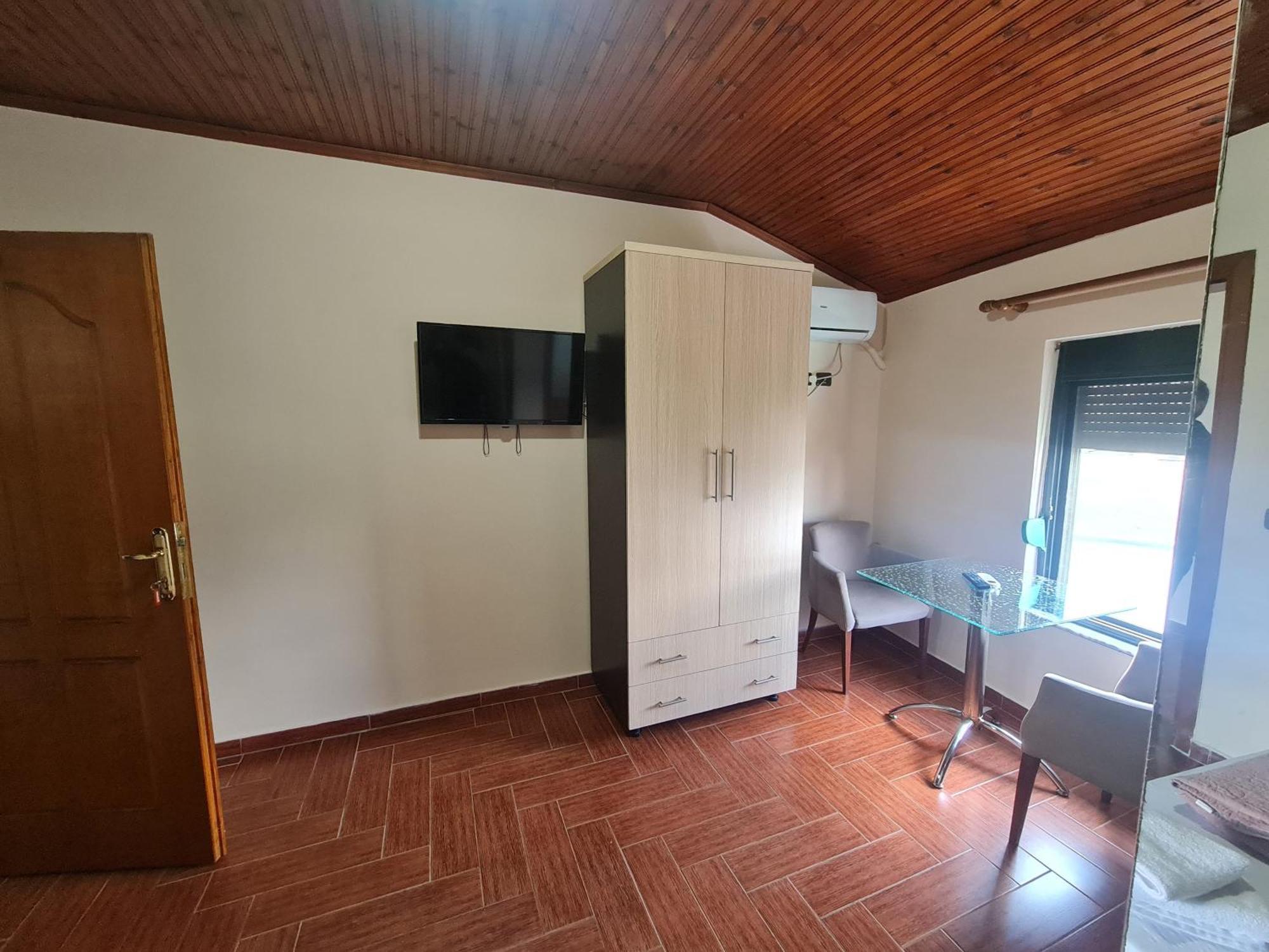 Hotel La Villa Тирана Экстерьер фото