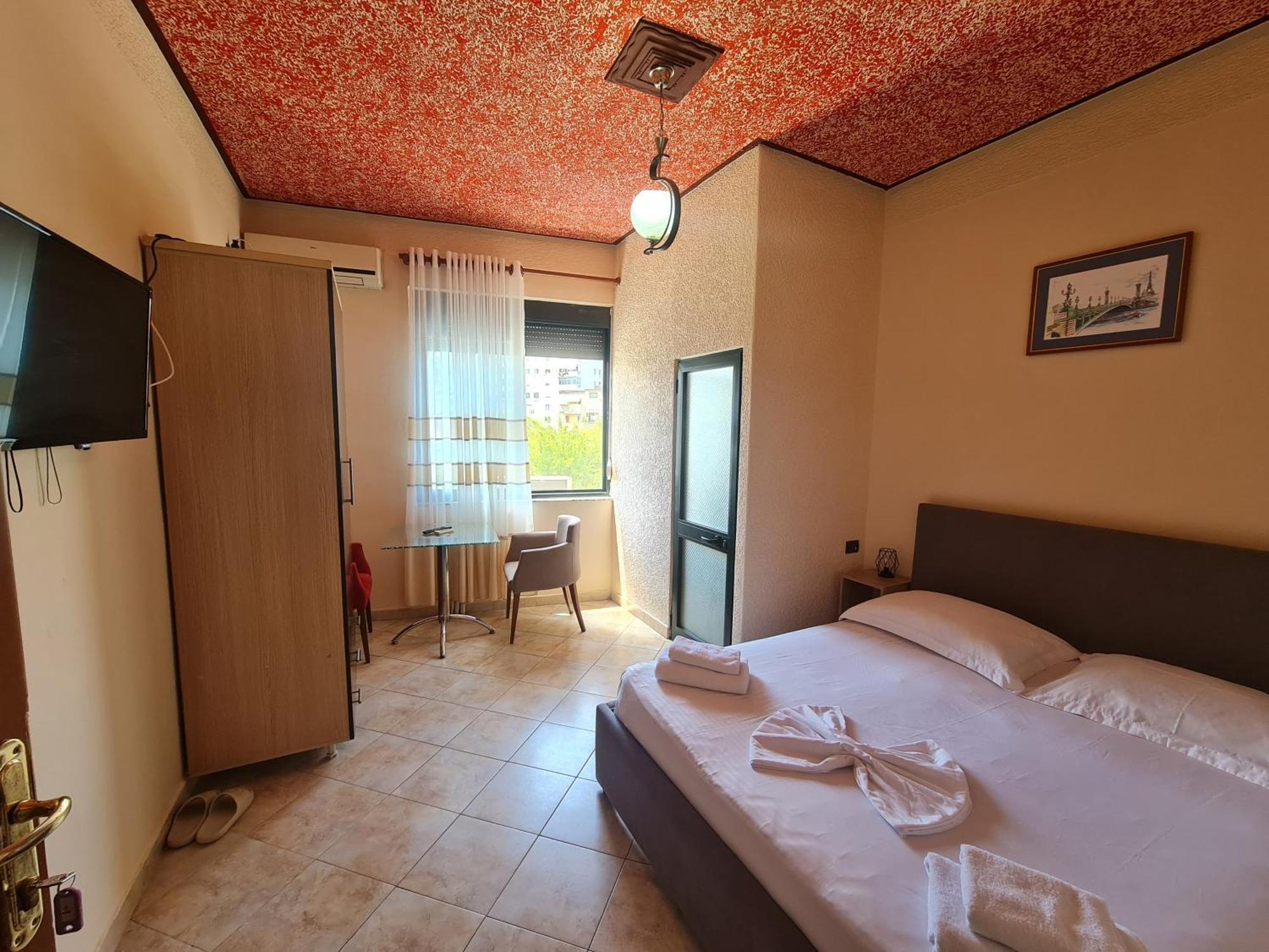 Hotel La Villa Тирана Экстерьер фото