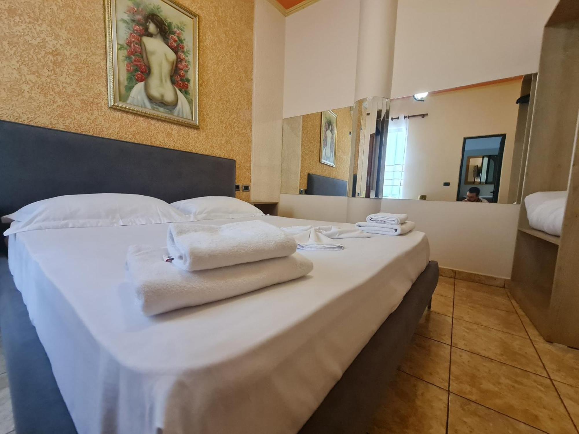 Hotel La Villa Тирана Экстерьер фото