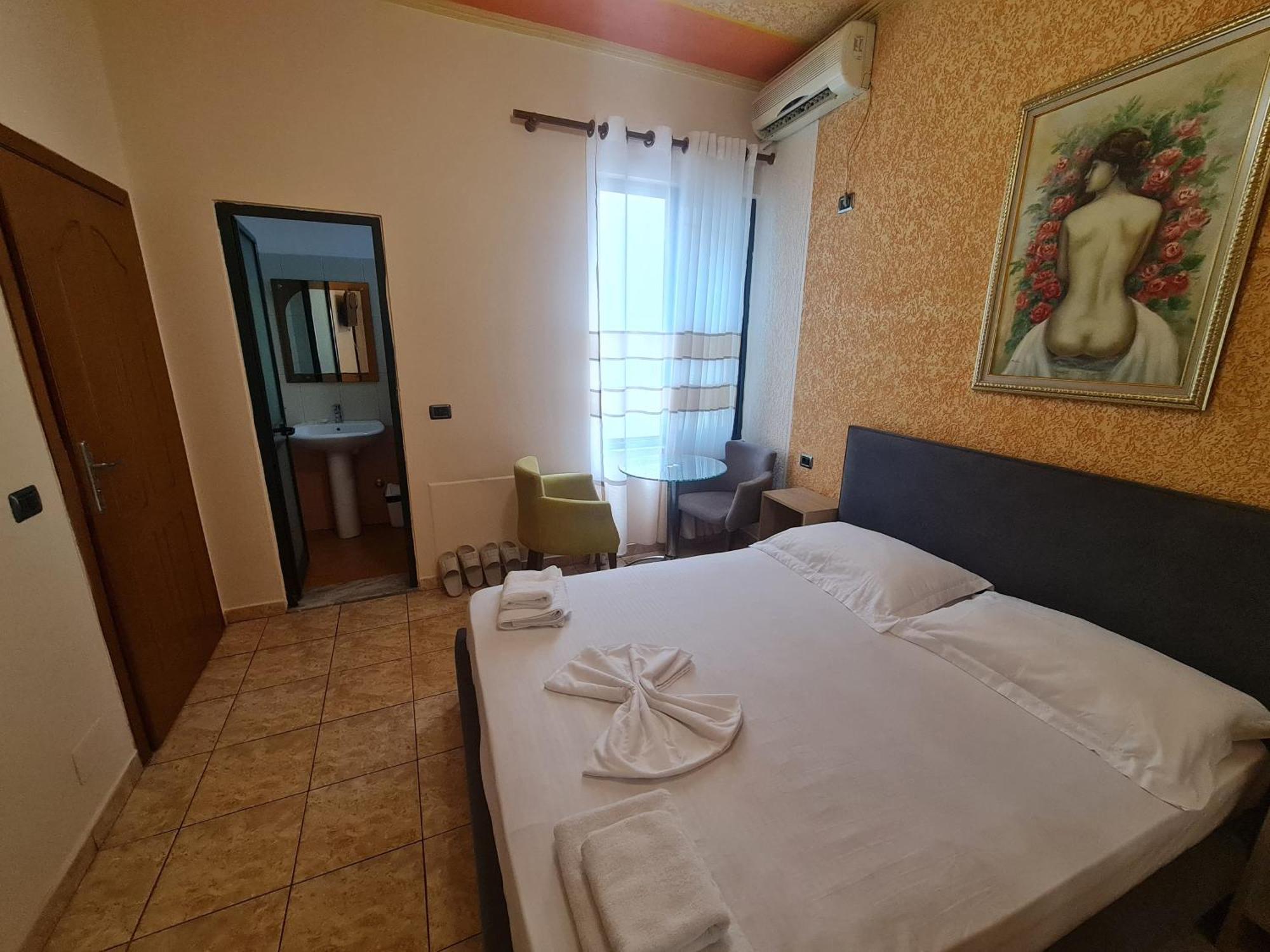 Hotel La Villa Тирана Экстерьер фото